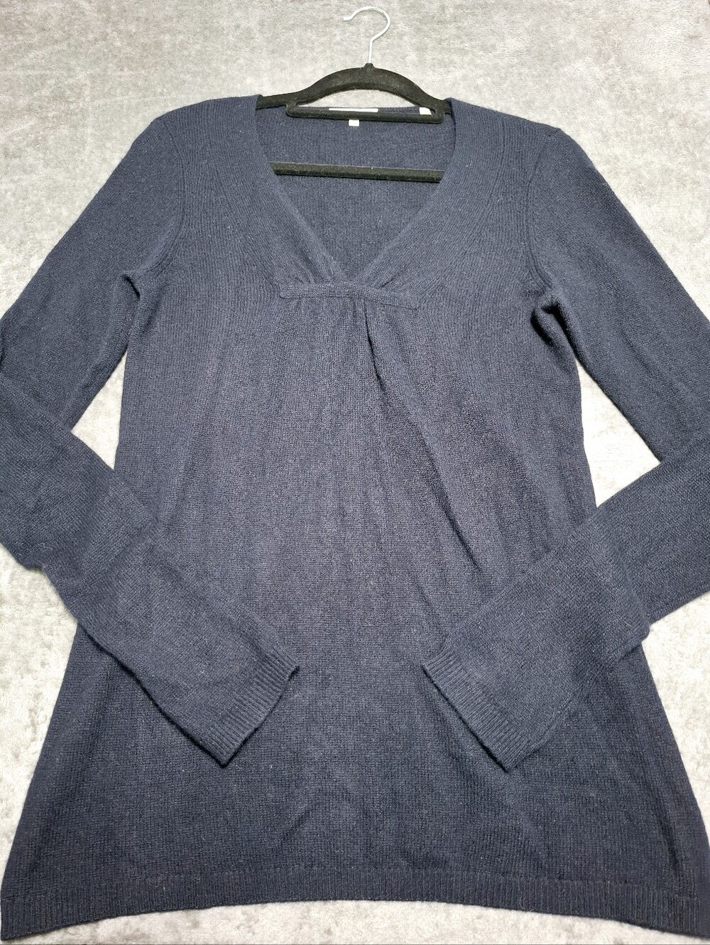 Vince Women's V-Neck Long Sleeve Sweater 100% Cashemere Navy Blue Sz S - Picture 6 of 10